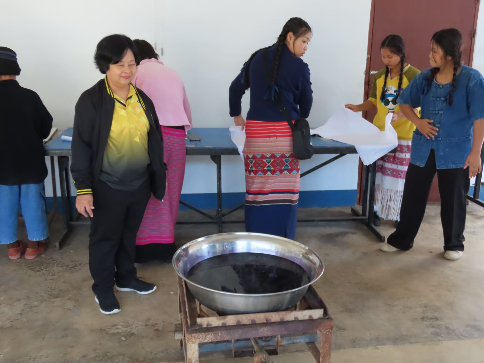 ผ้ามัดย้อมสีธรรมชาติ