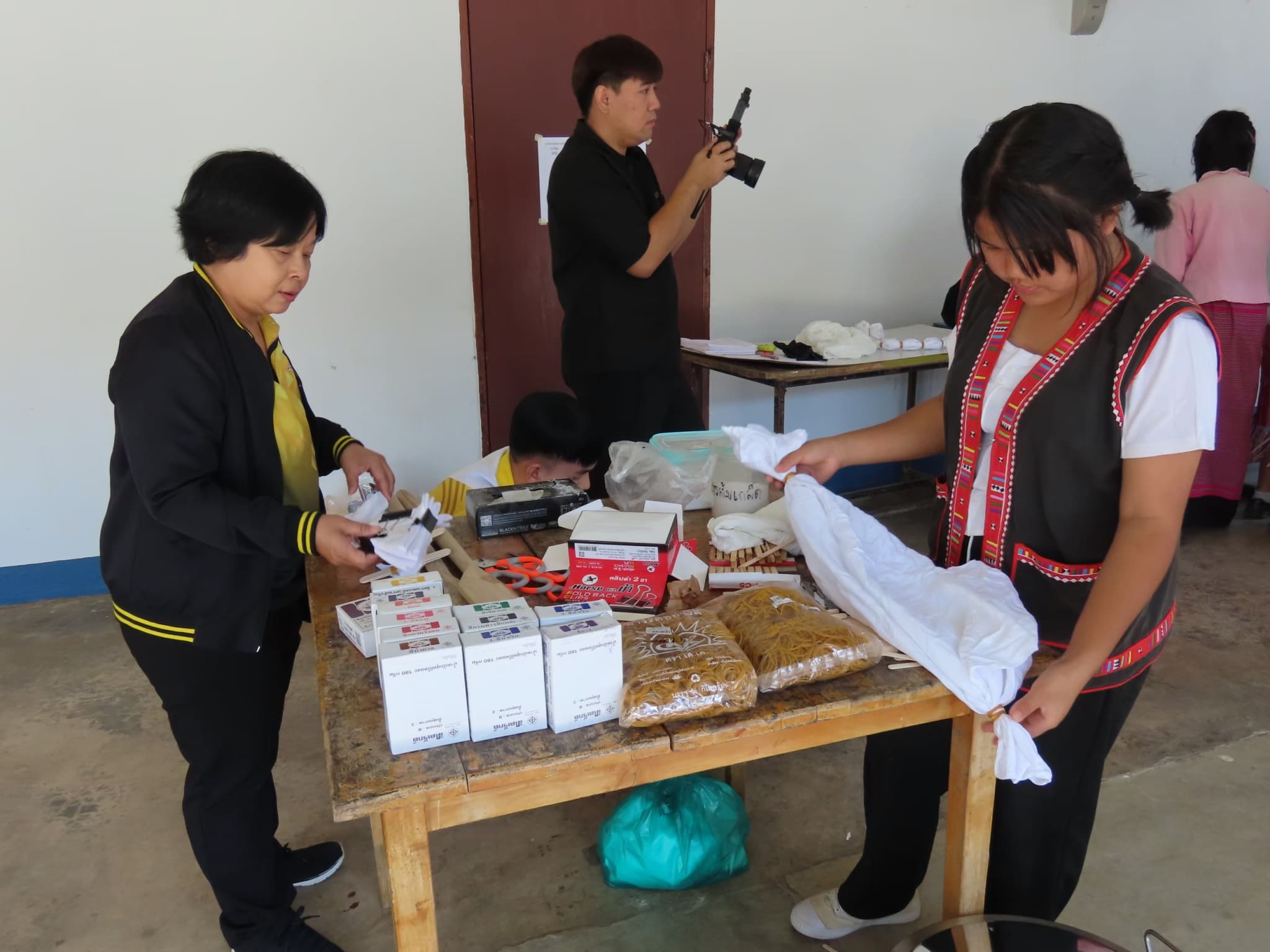 ผ้ามัดย้อมสีธรรมชาติ